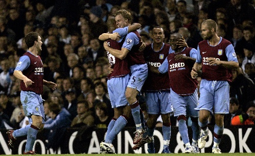 足球曼城后防核心伤缺三周，赛程压力巨大（曼城后防大将因伤缺阵三周，密集赛程压力陡增）