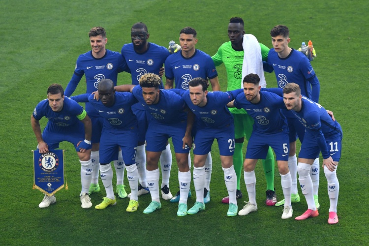 被拍到手上有“美甲”，汪士钦社媒收到网友大量攻击性评论（手部疑似做美甲照流出，汪士钦社媒遭海量攻击性留言）