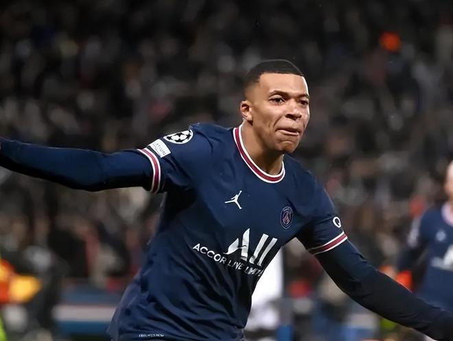 恍如隔世，巴萨上一次在诺坎普比赛法蒂双响，登贝莱助攻（时过境迁，巴萨上次在诺坎普亮相，法蒂梅开二度，登贝莱贡献助攻）