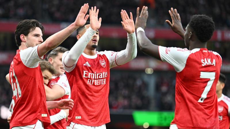 上海海港足球俱乐部举行2025赛季出征仪式（上海海港开启2025赛季征程，出征仪式启幕）