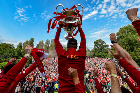 曼联旧将：把梅罗相互比较很可悲，不如享受他们的精彩表现（曼联旧将：别再比较梅罗，享受他们的精彩更重要）