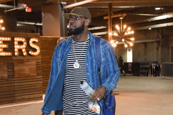 CIES列2021年来转会盈利榜：法鹰2.86亿欧居首，布莱顿第二（CIES公布自2021年转会盈利排名：法鹰以2.86亿欧登顶，布莱顿第二）