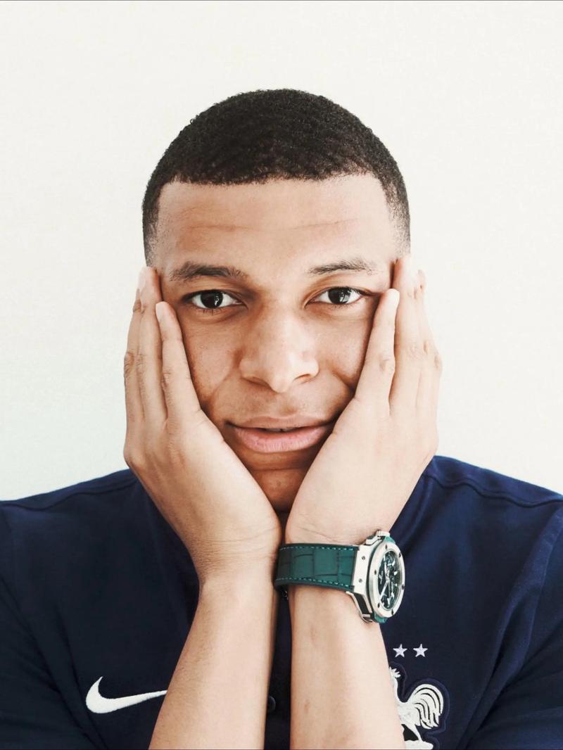 邮报：奥纳纳和埃托奥长期有矛盾；姆伯莫预计是喀麦隆新队长（英媒：奥纳纳与埃托奥积怨已久，姆伯莫有望出任喀麦隆新队长）