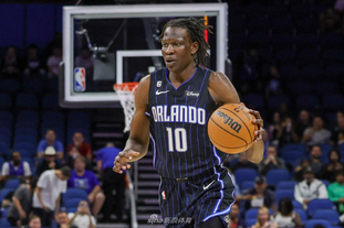 再见！大连外援社媒发文自宣离队，曾效力阿贾克斯，两队友送祝福（告别大连！外援社媒宣布离队，曾效力阿贾克斯，两位队友送上祝福）