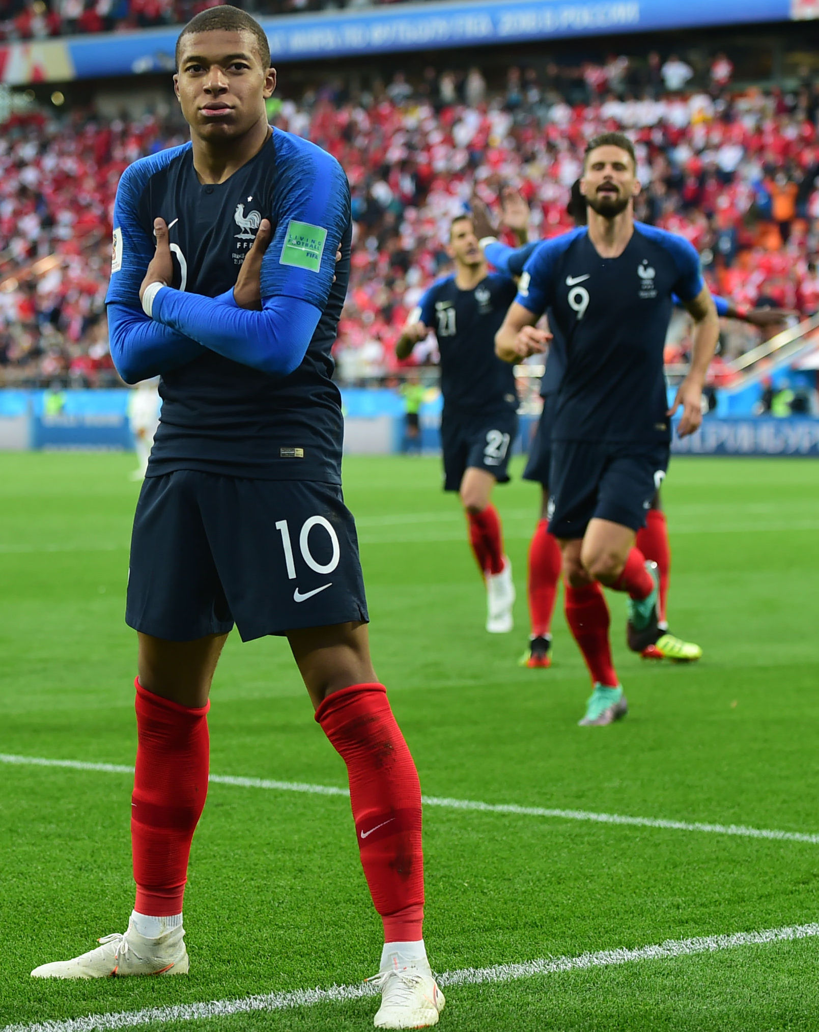 王一博转场流畅自如，硬核运动无缝切换虚拟世界（王一博切换自如，硬核运动无缝融入虚拟世界）