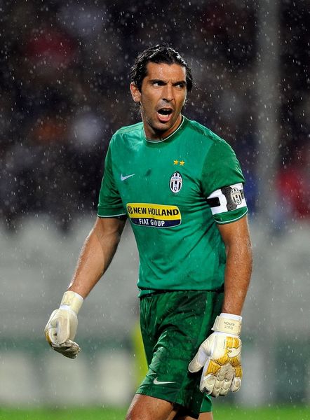 图片报：努贝尔能否留在斯图加特和他是否会大降薪有很大关系