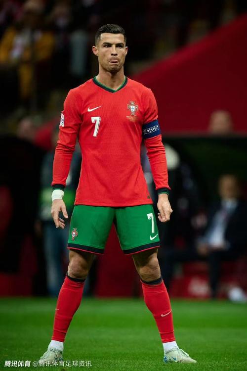 2025中足联颁奖会：河南队主帅拉莫斯当选中超最佳教练（中足联2025年度颁奖：河南主帅拉莫斯荣膺中超年度最佳教练）