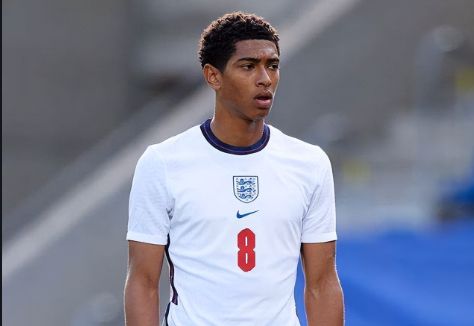 曼联狂丢21球暴露防守隐患，明夏抢免费英超铁卫！阿莫林欲签嫡系（曼联后防连丢21球显隐患，明夏盯上免签英超铁卫，阿莫林力邀爱将加盟）