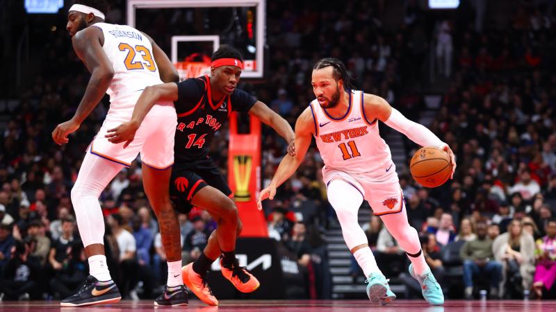 欧冠决赛用球谍照：包含白+深紫，灵感来自举办城市布达佩斯（欧冠决赛官方用球曝光：白与深紫配色，设计灵感取自布达佩斯）