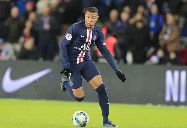 巴萨欧冠大名单：特狮回归，莱万、亚马尔、拉菲尼亚领衔锋线（巴萨出征欧冠名单：特尔施特根复出，莱万、亚马尔、拉菲尼亚坐镇前场）