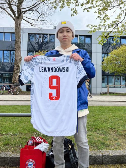 加林德斯：梅西小时候绰号叫“红发10号”，听到这个名字意味着你已经输0-3了（加林德斯：梅西儿时外号“红发10号”，听到这名字就意味着你已0-3落后）