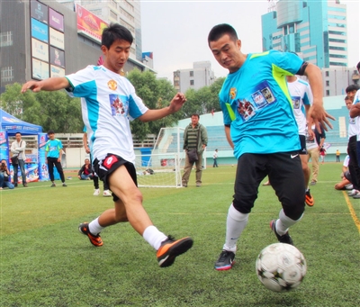 利物浦边锋强势发挥主宰比赛（利物浦翼锋火力全开统治全场）