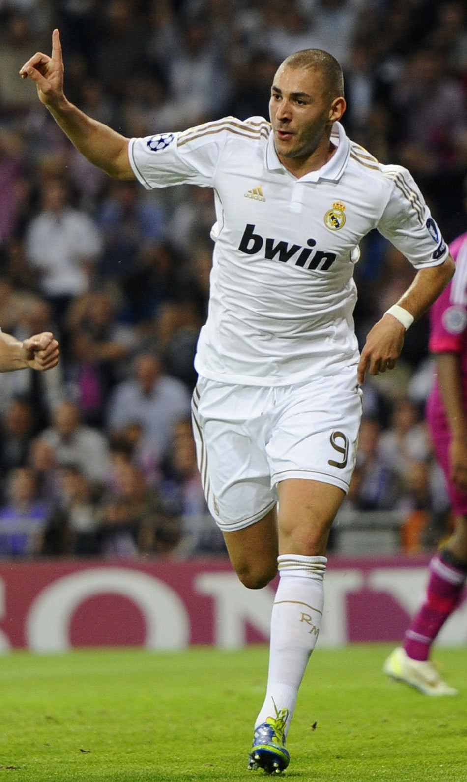 图片报：狼堡想挖多特体育总监凯尔，后者与多特合同到2027年（《图片报》：沃尔夫斯堡欲挖角多特体育总监凯尔，后者合同至2027年）