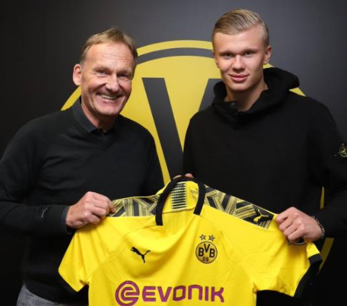 球队末节逆转成功，战术调整显著（末节发力完成逆转，战术调整成效突出）