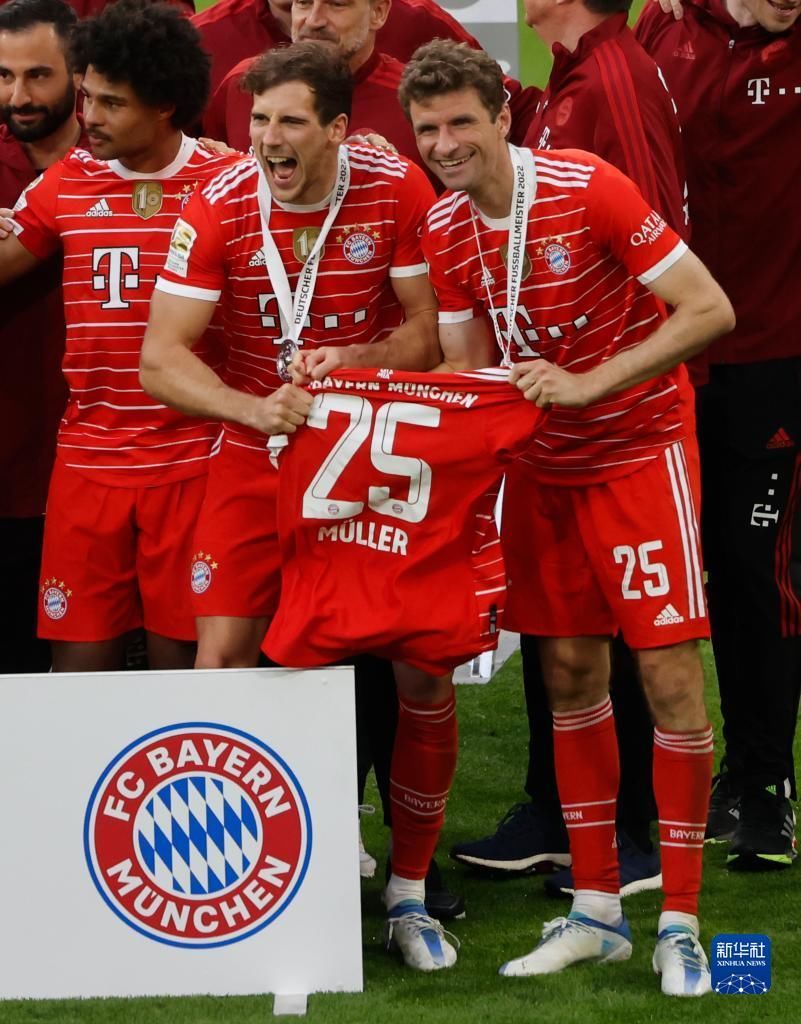 中超半场：加布里埃尔闪击破门，上海海港暂1-0大连英博（中超半场战报：加布里埃尔开场闪击，上海海港半场1-0领先大连英博）