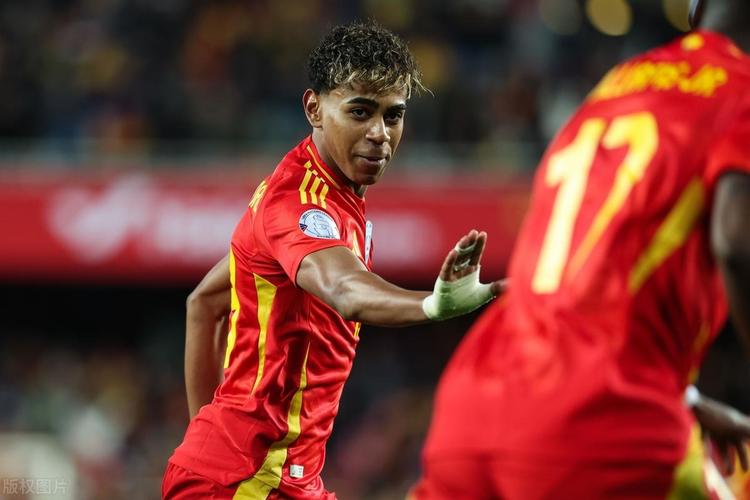 每体：巴萨内部对亚马尔每次客场都成为“头号公敌”感到担忧（每体：巴萨内部担忧亚马尔在客场场场沦为众矢之的）