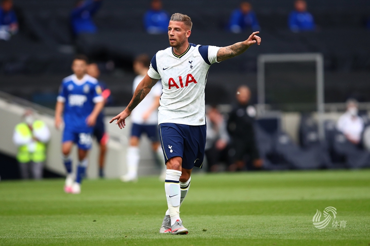 33分！克尼佩尔创职业生涯单场得分新高，却难阻黄蜂败局（克尼佩尔33分创生涯新高，黄蜂仍吞败）